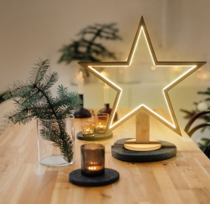 Šviečianti įv. spalvomis LED žvaigždė, 55 cm